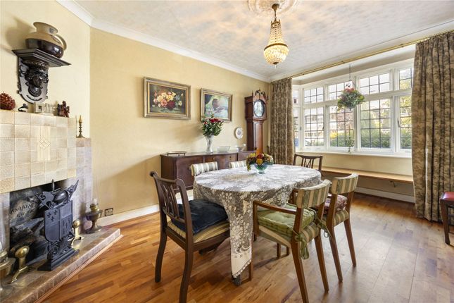 46, The Woodlands, Esher photo 4