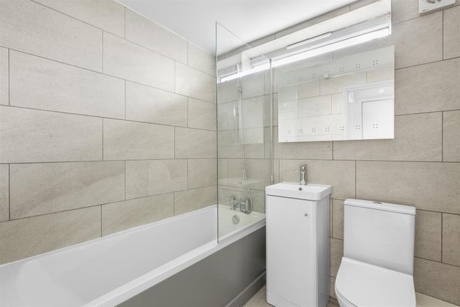 22, Pettifer Way, High Wycombe photo 4