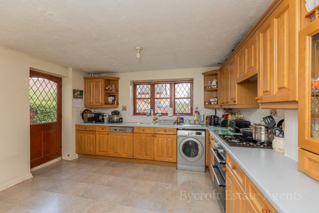 22, Airedale, Lowestoft photo 3