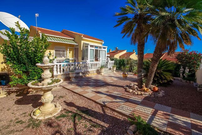 Villa for sale in Alicante, La Marina, Urb. La Marina