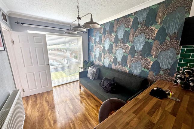 8, Meadow Way, Durham photo 4