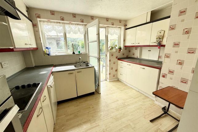 3, Pine Close, Great Yarmouth photo 4