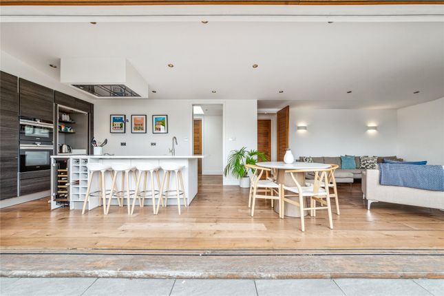2-bed flat on The Polygon, London, £3,800/mo