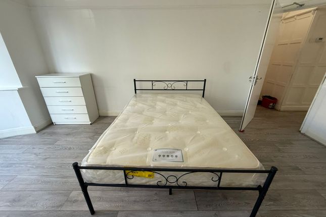 Room 2, 40, Woodberry Grove, Finsbury Park photo 3