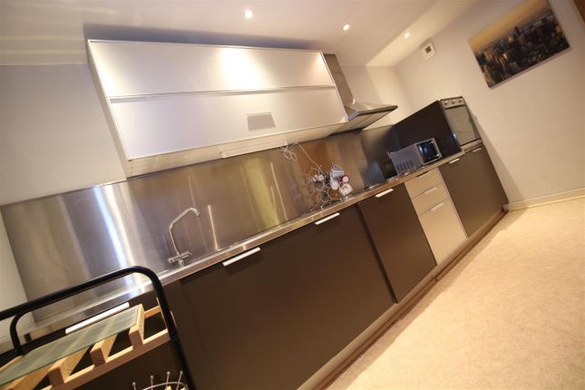 20 Lee Circle, Leicester photo 3