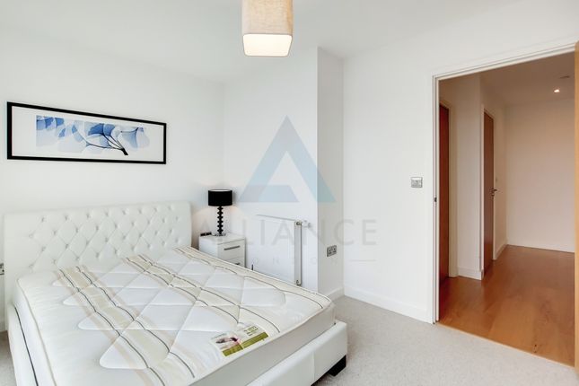 Flat to rent in 40th Floor, Halo Building, Stratford High Street