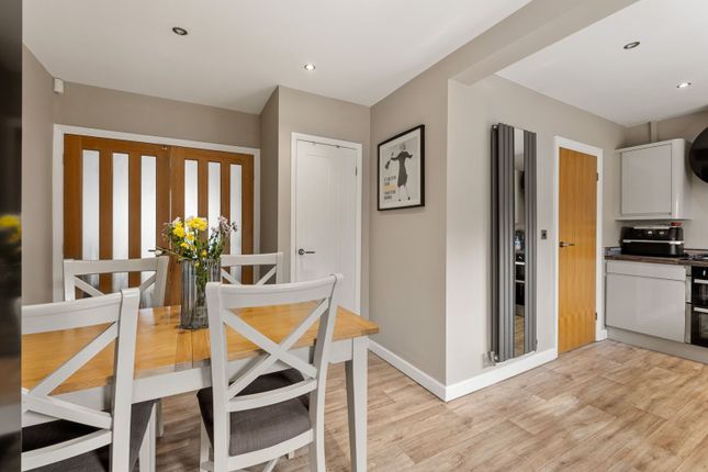 160 Wilson Road, Wyke, Bradford photo 4