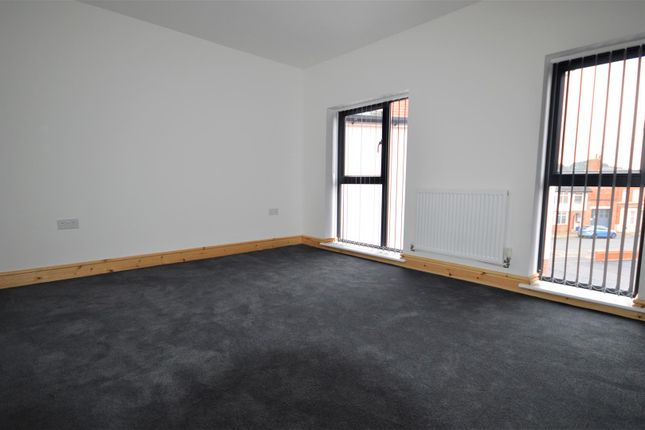 Flat  2, 194, Kingsthorpe Grove, Northampton photo 5