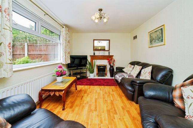 16, Friars Close, Wirral photo 4