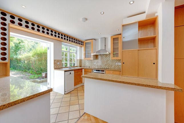 24, Westholm, London photo 3