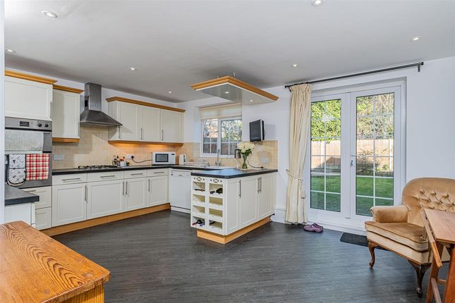 29, The Rowans, Gerrards Cross photo 2