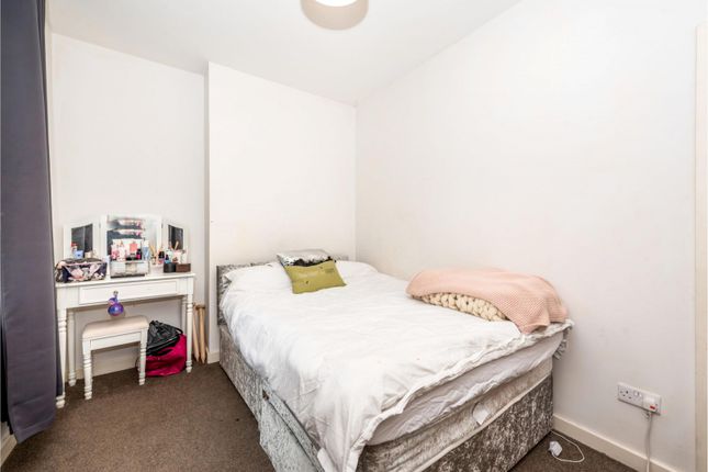 Flat 2, 6-8, East Street, Epsom photo 4