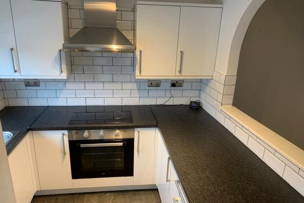 Thumbnail Property to rent in Honeysuckle Close, Bristol