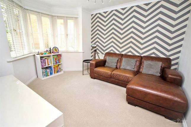 14, Roebuck Rise, Reading photo 4
