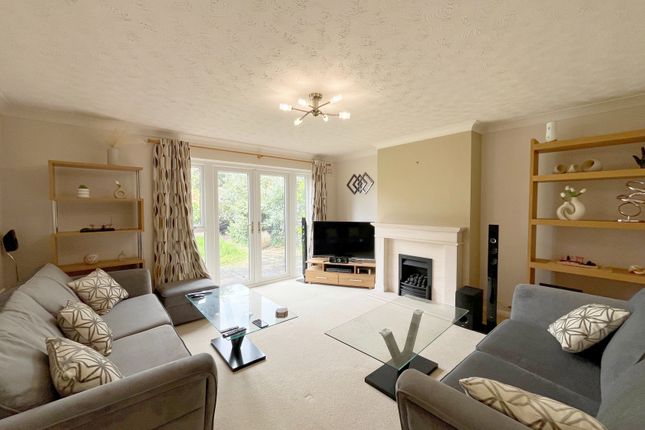 7, Camelot Way, Narborough photo 4