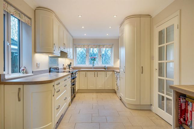 2, Evans Way, Tring photo 2