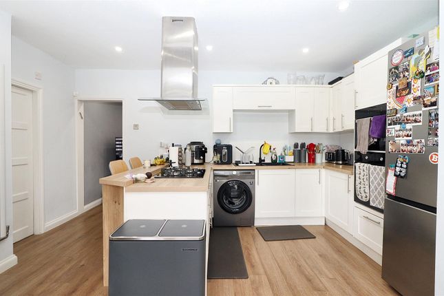 32, Linton Avenue, Borehamwood photo 3
