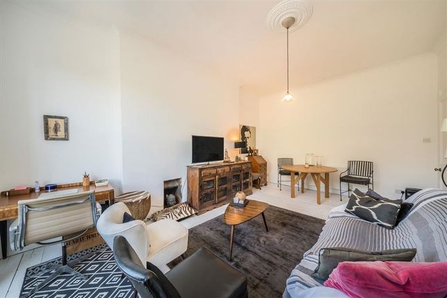 Flat 4, 160, Gloucester Terrace, London photo 3