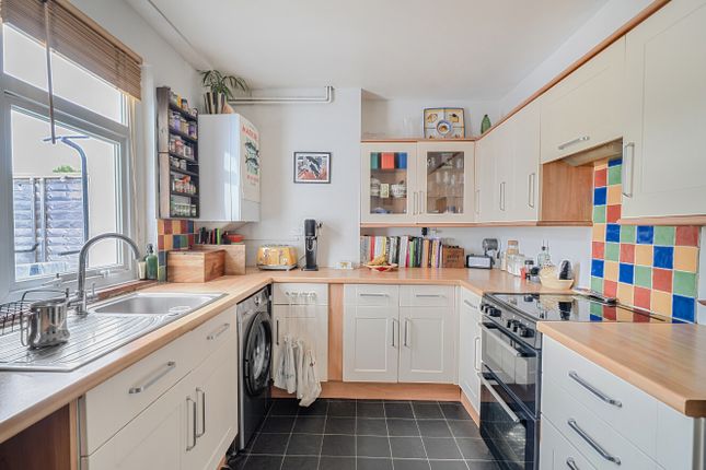 11, Croft Avenue, Cheltenham photo 4
