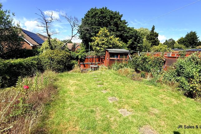 16, Moorhurst Avenue, Waltham Cross photo 3