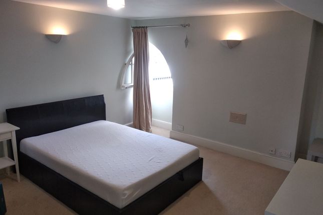 Room 5 , 26 Friars Walk, Exeter photo 3