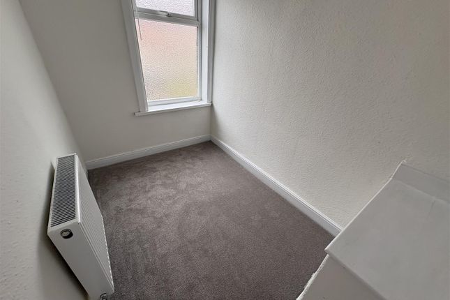 16, Edward Street, Liversedge photo 5