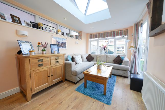 2 Barton Close, Leicester photo 2