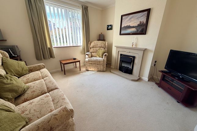 12 Winston Drive, Yeovil photo 3