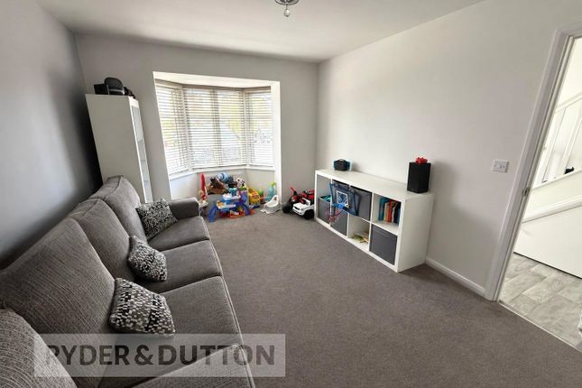 12, High Vale Close, Greater Manchester photo 3