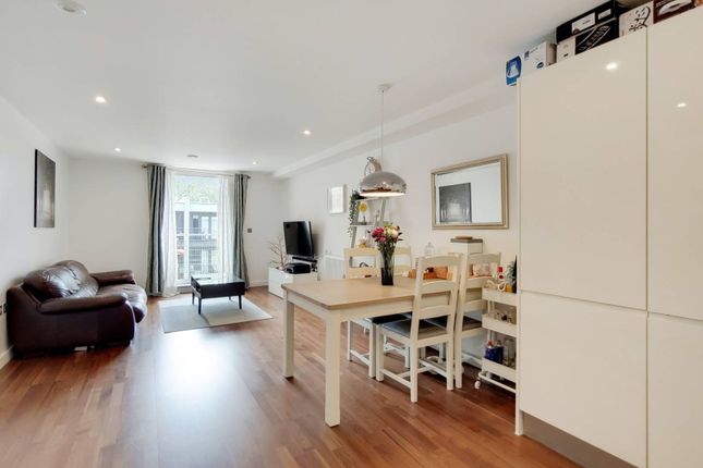 Flat for sale in Wharf Street, Deptford, London