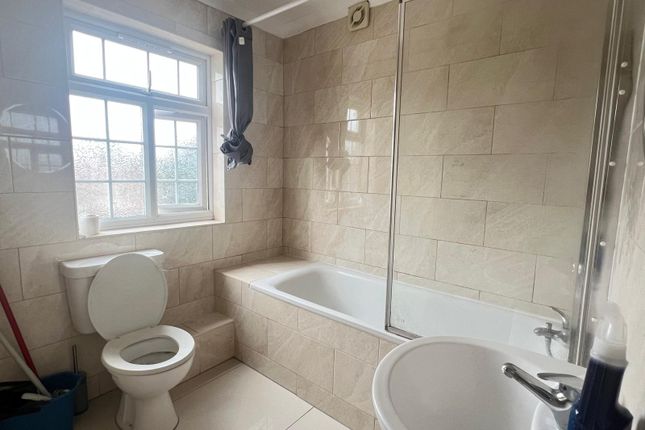 58, Bulstrode Avenue, Hounslow photo 4
