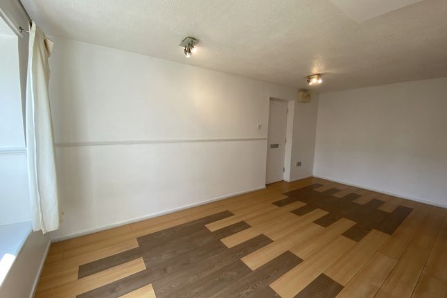 Studio to rent in Weston Way, Newmarket