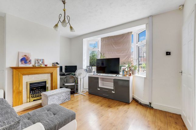 5 Brookside, Nottingham photo 2
