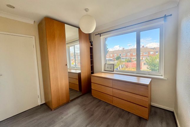 28, Springfield Avenue, LEEDS photo 5