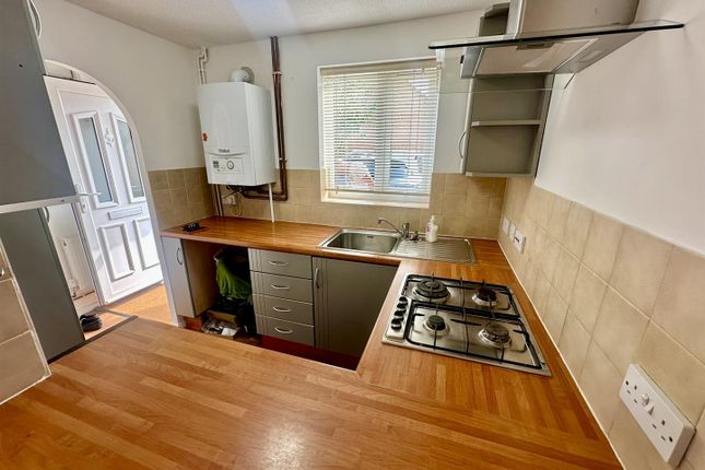 12, Leacey Court, Gloucester photo 3