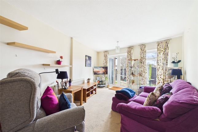 14, Northcott, Bracknell photo 3