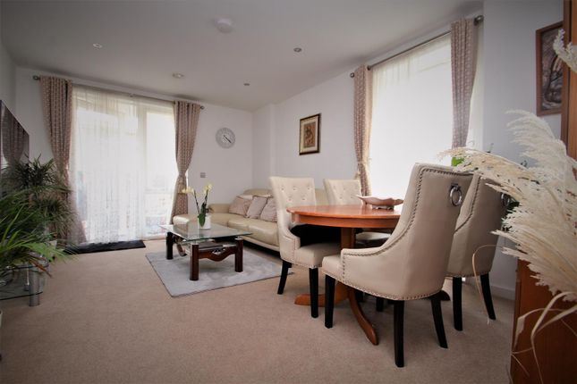 Flat for sale in Osborne Road, Southall