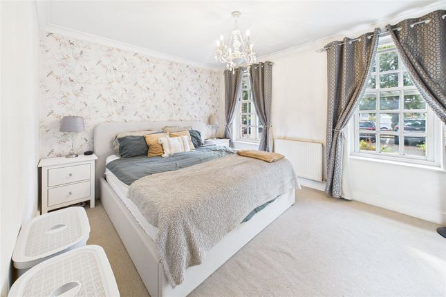 Flat 1, Somersham, 26, Ray Park Avenue, Maidenhead photo 3