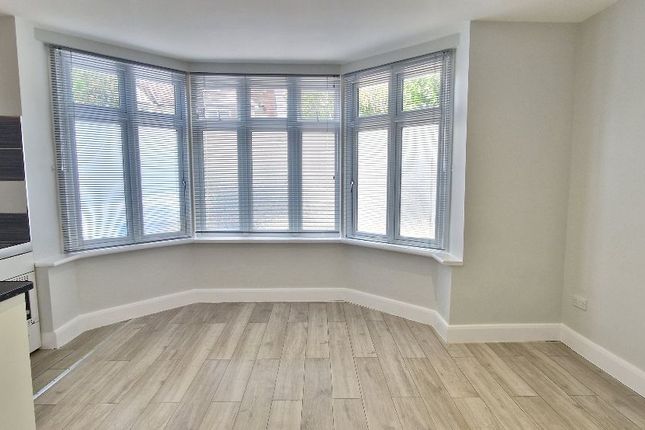 Flat 1, 92 Audley Road, London photo 5