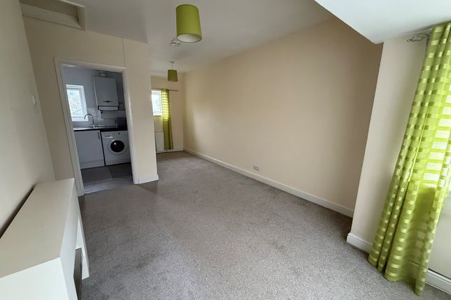 Flat 2, 74, Black Bull Lane, Preston photo 4