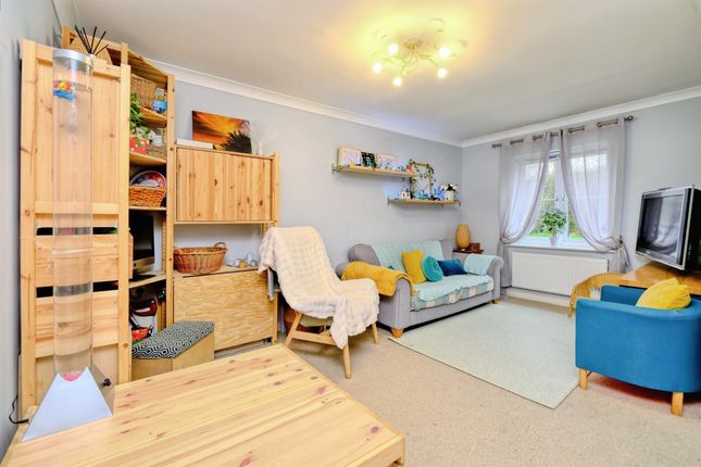 38, Woodbury Rise, SALISBURY photo 3