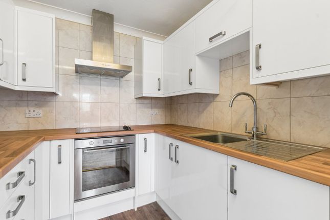 Flat 29, Maples Court, HITCHIN photo 3