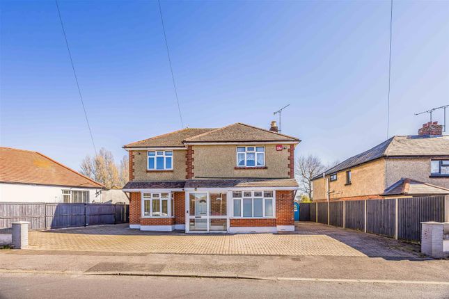 4-bed detached on 26, Queens Grove, Waterlooville, £425,000