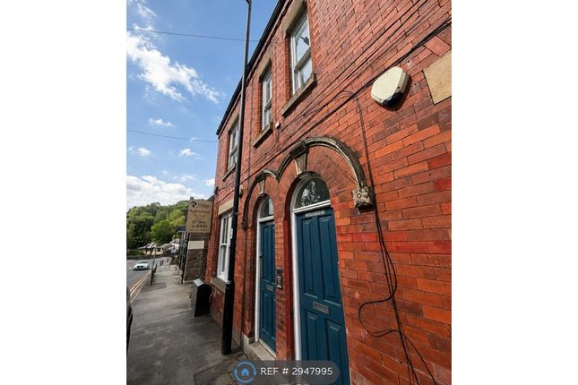2-bed flat on Flat, Lower Fold Marple Bridge, Stockport, £1,100/mo