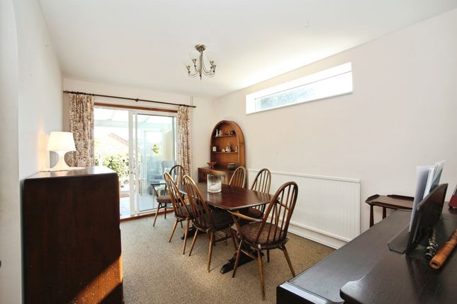 1, Lynton Close, Penarth photo 4