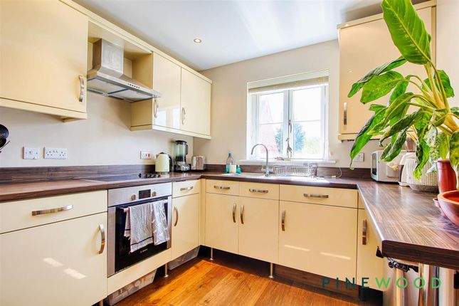 6 Old Green Close, Worksop photo 3