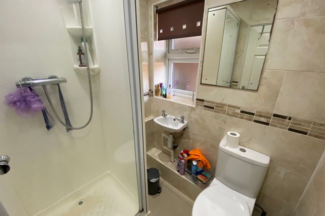 Flat 3, High Road , Swaythling Southampton photo 2