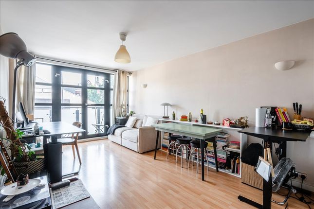 Flat 2, 52 Florida Street, Bethnal Green photo 2