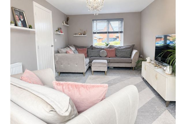 Burnham Close, Clayton-le-Woods, Leyland photo 4