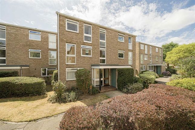 1-bed flat on 210, Harrowdene Gardens, Teddington, £299,950